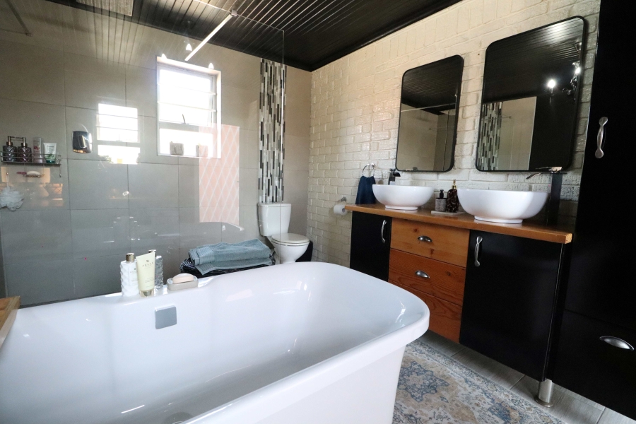 4 Bedroom Property for Sale in Sherwood Eastern Cape